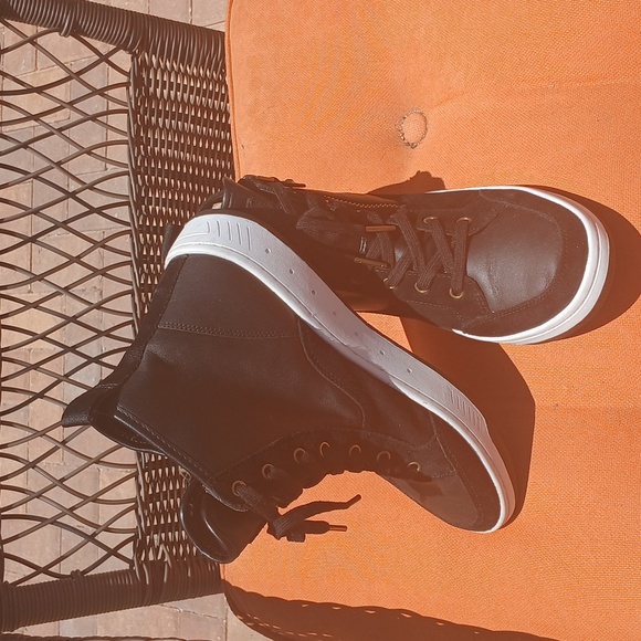 Michael Kors Shea Black High-Top Sneakers with White Soles Size 8.5 - Picture 1 of 10